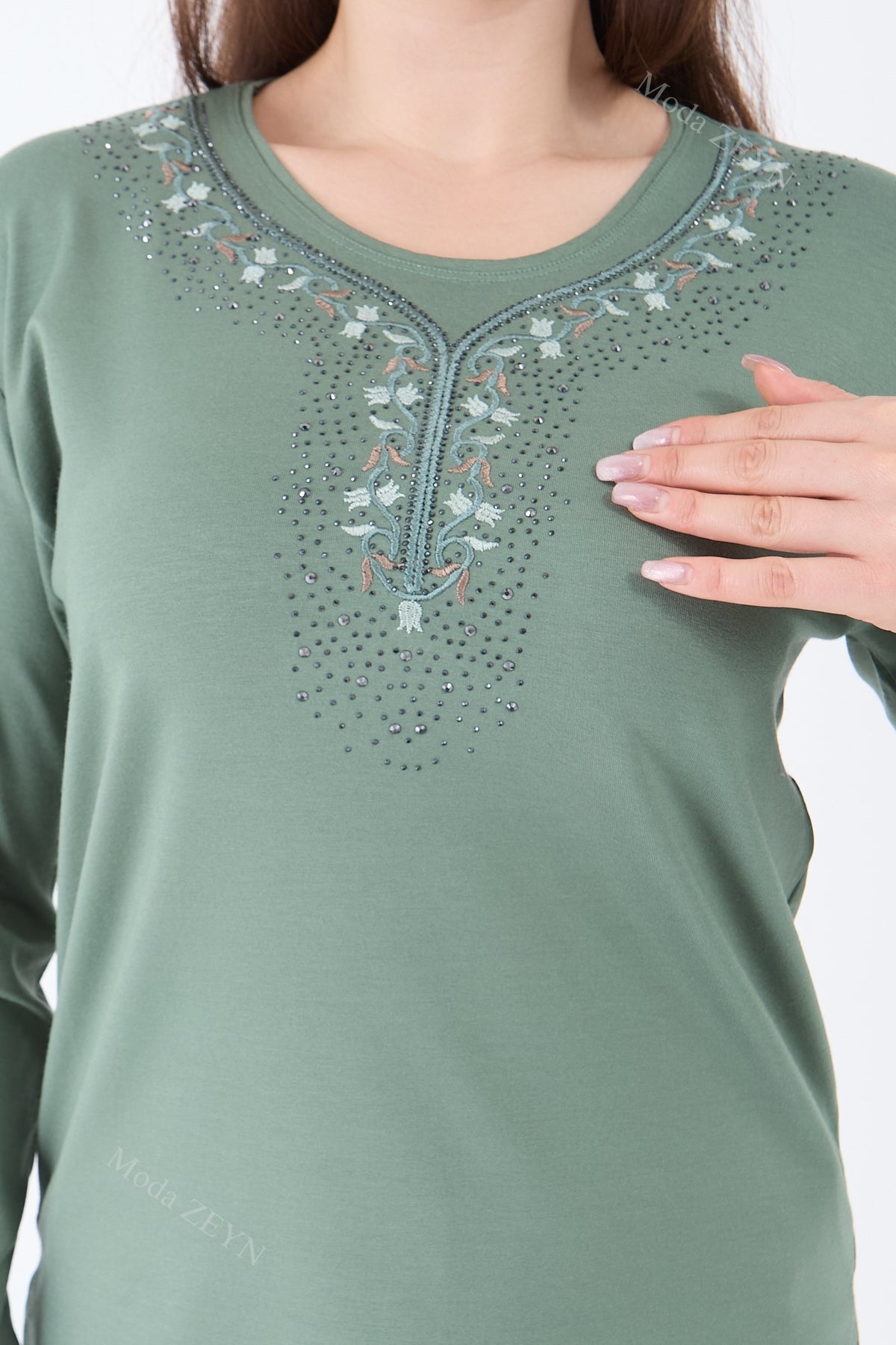 Kadın Şerit Çiçek Desen Taşlı Işlemeli Yırtmaçlı Likralı Viskon Anne Penye Bluz