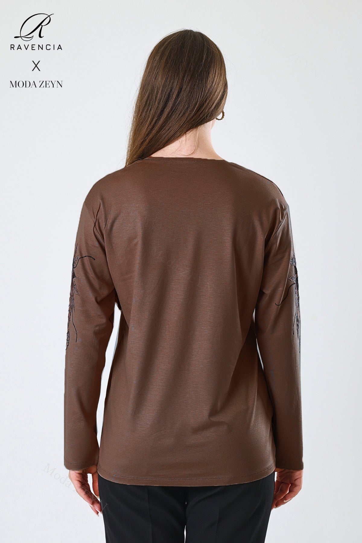 Kadın Çiçek Desenli Taşlı Işlemeli Yırtmaçlı Likralı Viskon Anne Penye Bluz