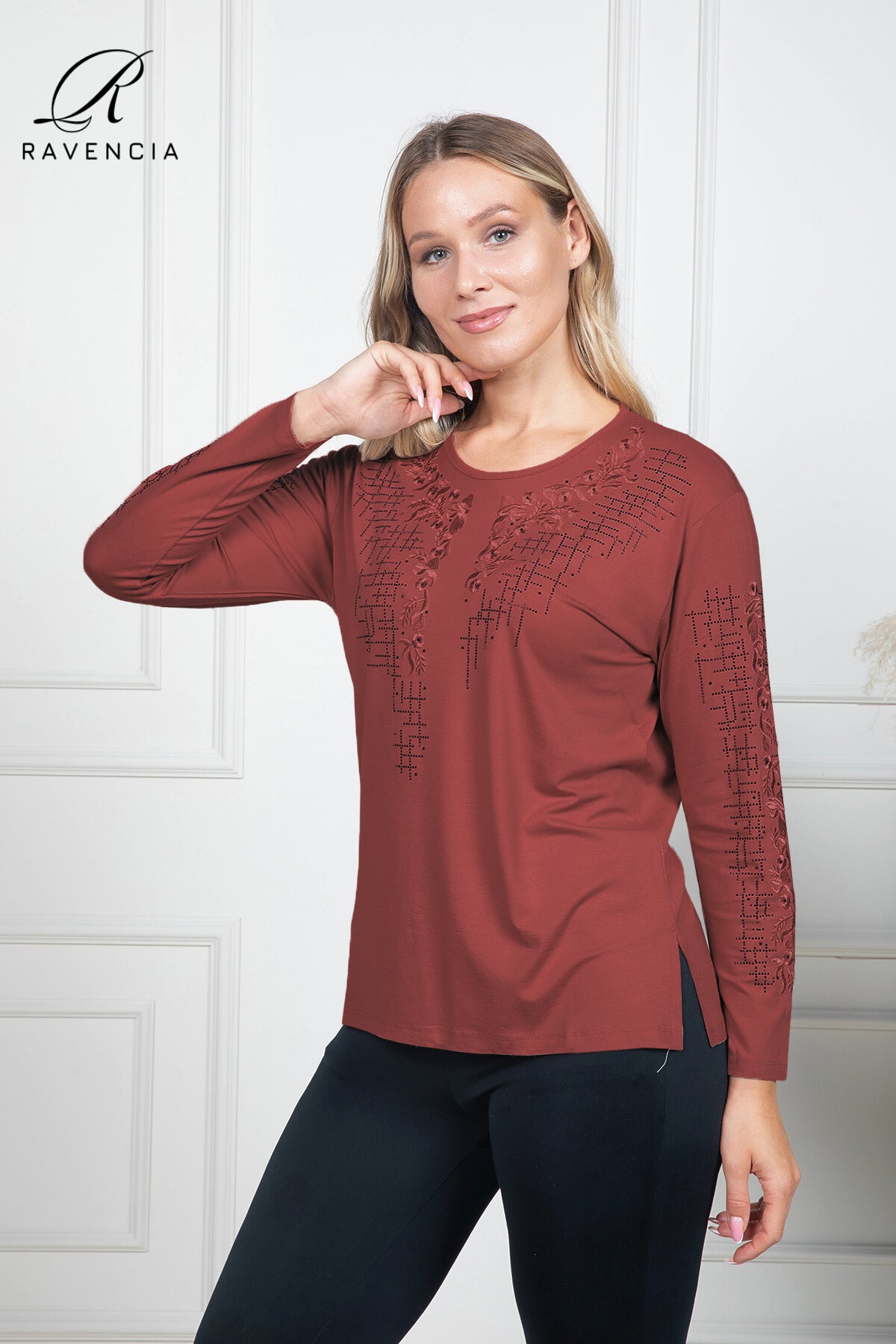 Kadın Orta Yaş Ve Üzeri Viskon Kumaş Çiçek Desenli Taşlı Işlemeli Likralı Bordo Anne Penye Bluz