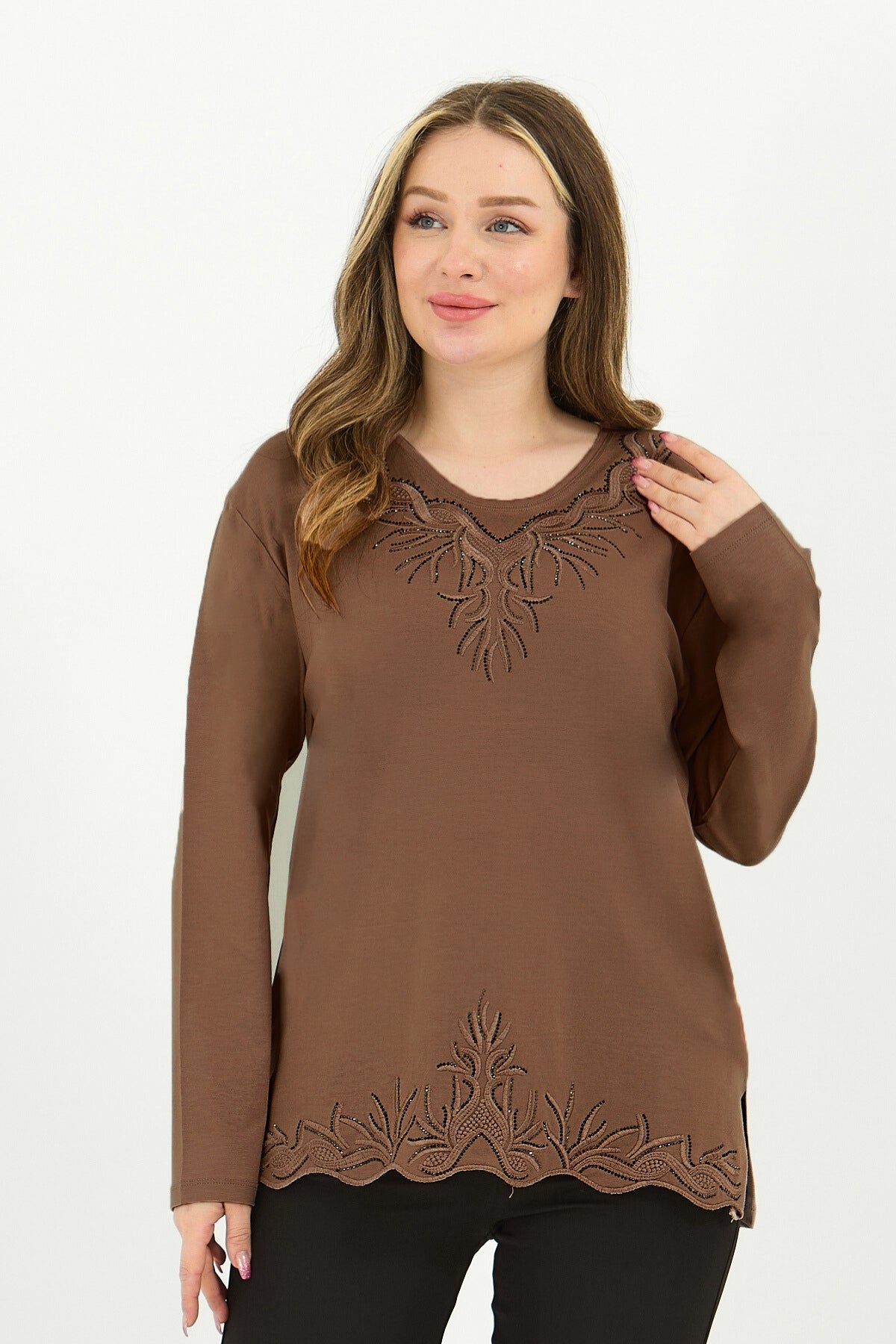 Kadın Orta Yaş Ve Üzeri Viskon Yaka Etek Taşlı Işlemeli Likralı Koyu Kahverengi Anne Penye Bluz