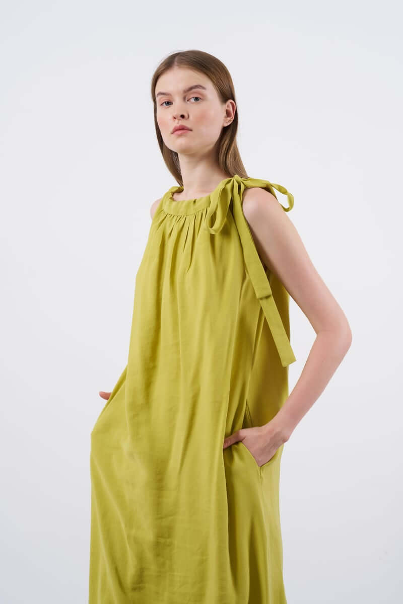 Kadın Omuzdan Bağlamalı Elbise