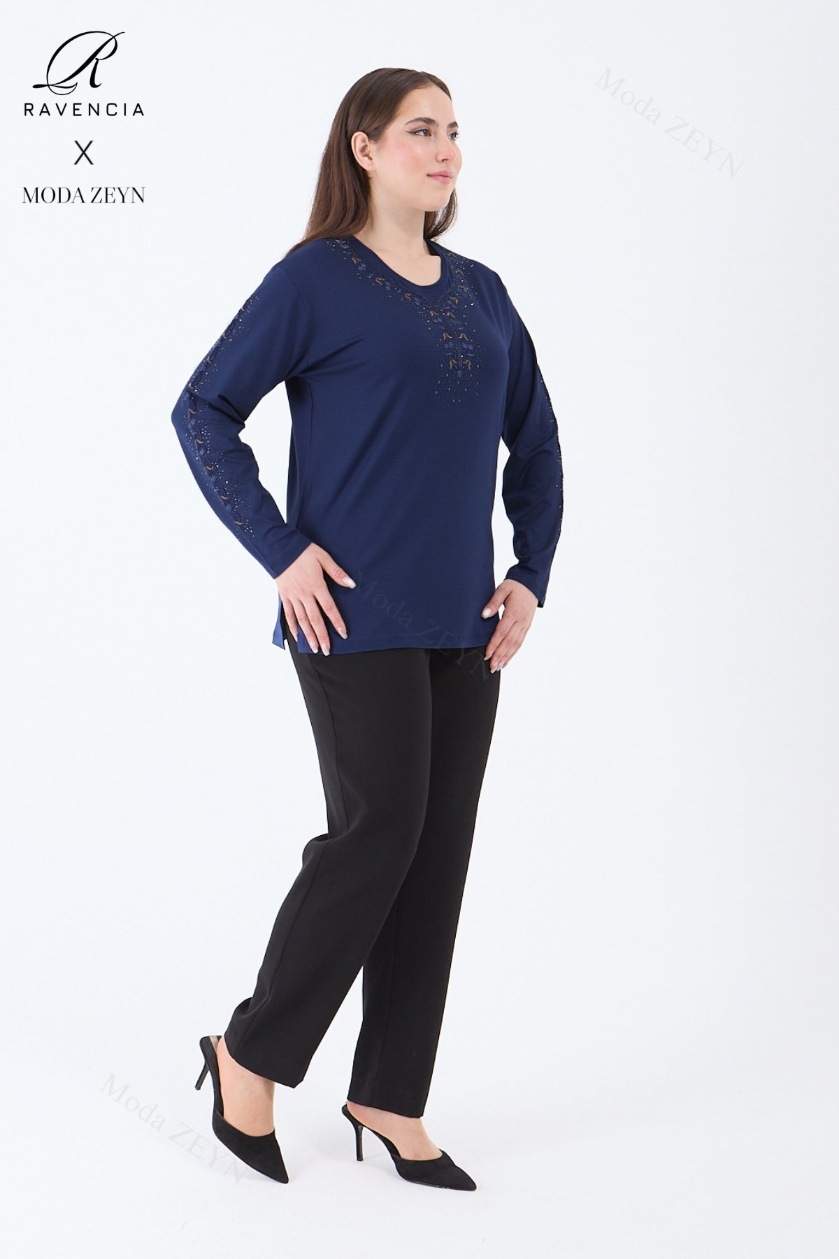 Kadın Şerit Çiçek Desen Taşlı Işlemeli Yırtmaçlı Likralı Viskon Anne Penye Bluz