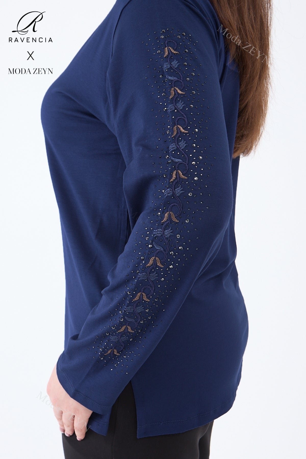 Kadın Şerit Çiçek Desen Taşlı Işlemeli Yırtmaçlı Likralı Viskon Anne Penye Bluz