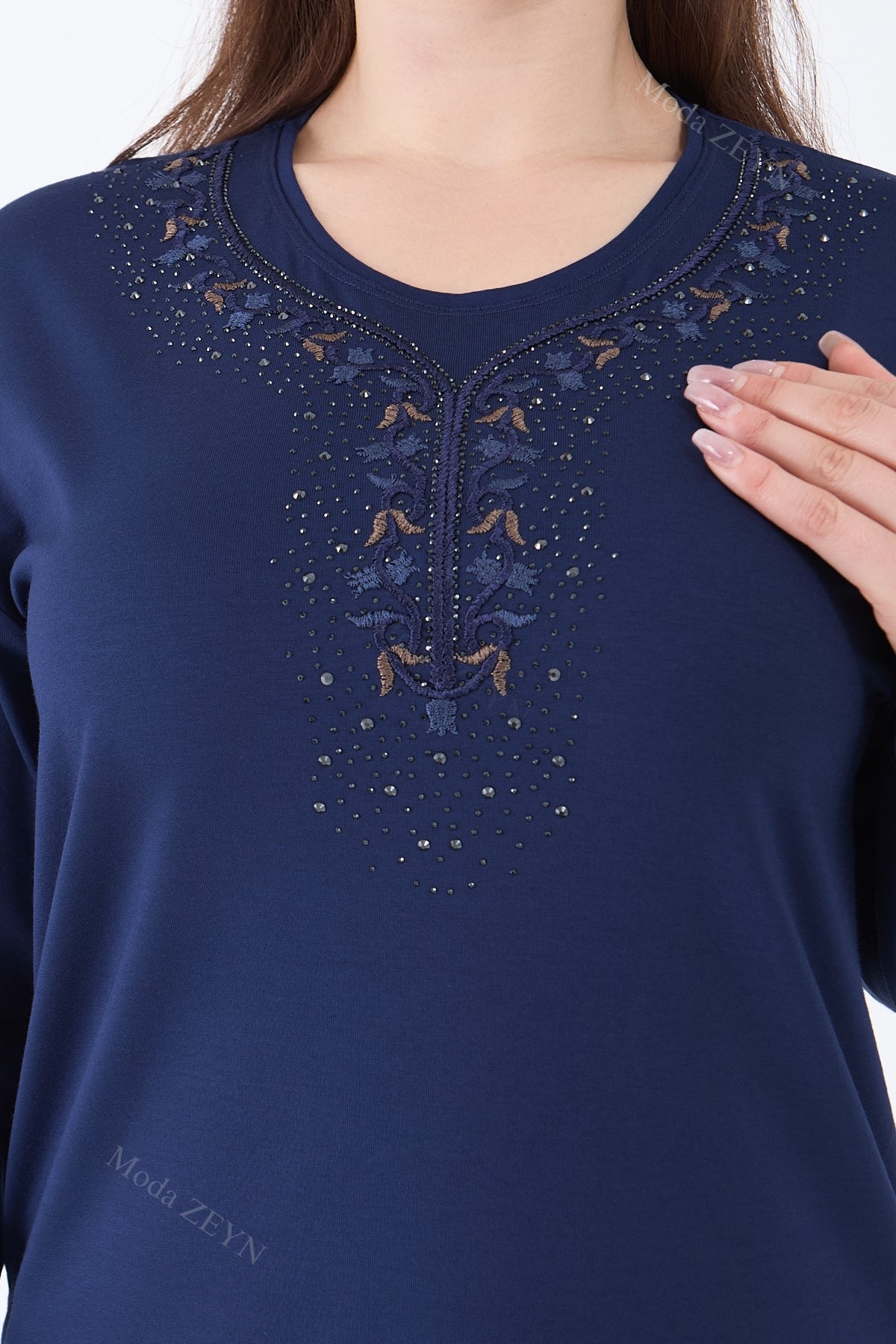 Kadın Şerit Çiçek Desen Taşlı Işlemeli Yırtmaçlı Likralı Viskon Anne Penye Bluz