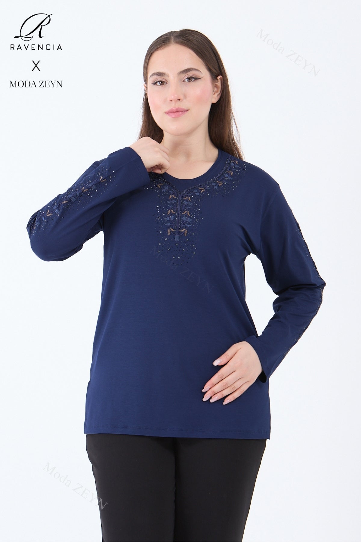 Kadın Şerit Çiçek Desen Taşlı Işlemeli Yırtmaçlı Likralı Viskon Anne Penye Bluz